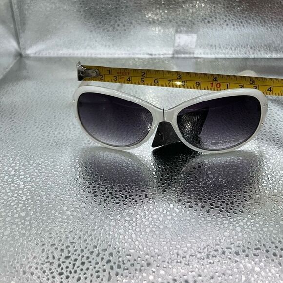 Modo Rhinestone Oversized 100% UVA Sunglasses Women’s Engraved Arms White Grey - Picture 2 of 6